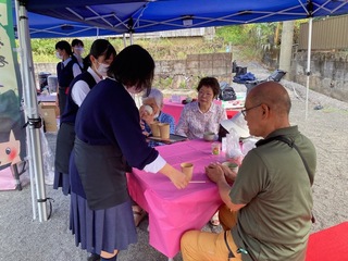 薄茶と茶節ふるまいの様子