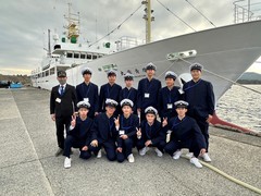 乗船前集合写真