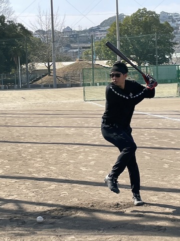 1 川﨑さん懐かしの母校の伊敷グラウンドで練習