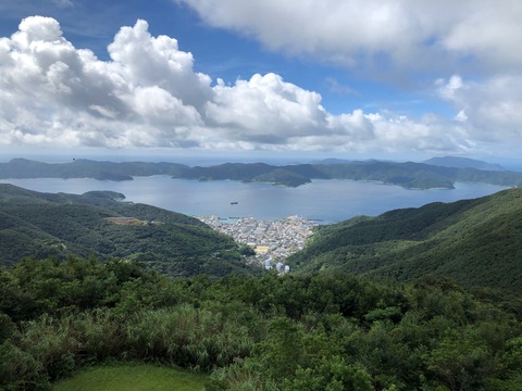 高知山展望台から古仁屋市街を望む