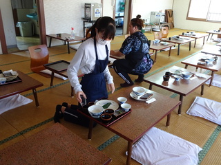 ２