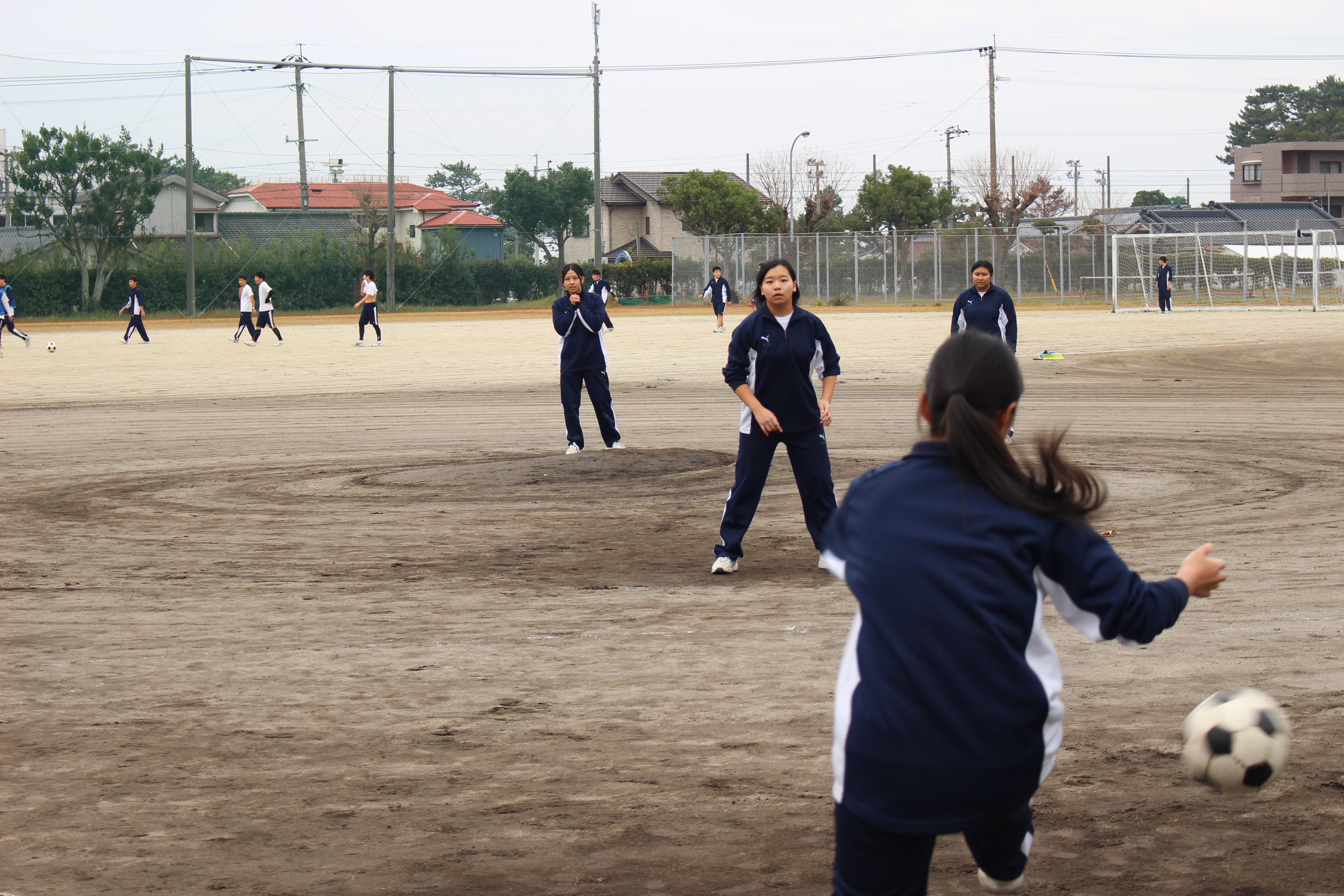 蹴り 飛び 女子 中学生