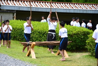 中学校1年生 薬丸野太刀自顕流体験(1回目)を行いました 中学校1年生 薬丸野太刀自顕流体験(1回目)を行いました