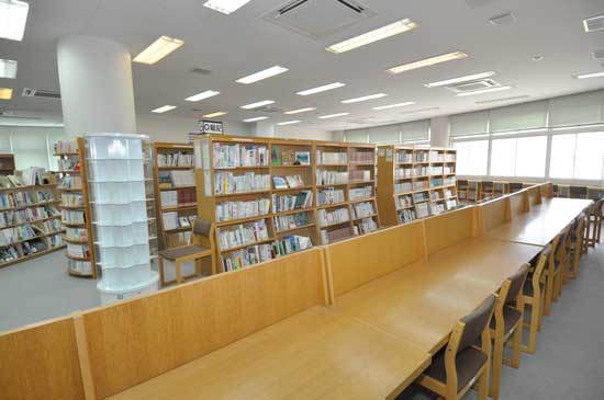 和親館図書室