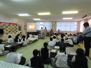中園久太郎商店　説明の様子