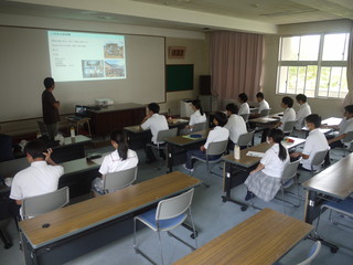 開聞岳ダイコンの説明の様子