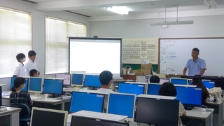 中学生体験入学 グーグルフォームで消費者の声を聞く講座