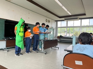 本校の実習を紹介する様子