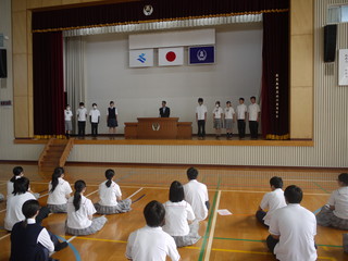 新生徒会役員登壇