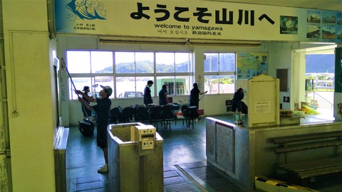駅構内待合室清掃