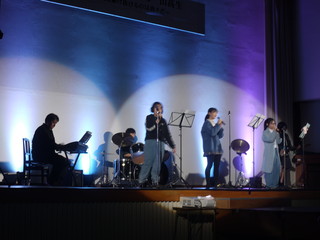 軽音楽部による演奏