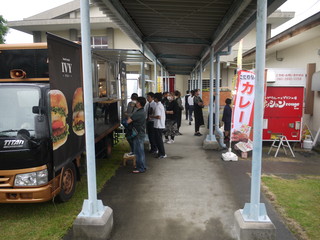 キッチンカーでの販売の様子