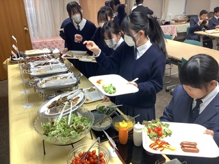 朝食の様子
