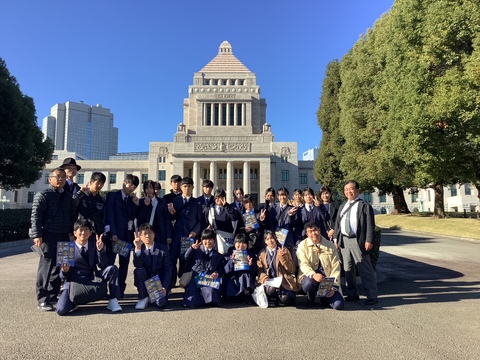 国会議事堂前での集合写真