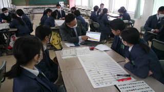 人生設計の書き込みをもとにシュミレーションで調整・変更している様子
