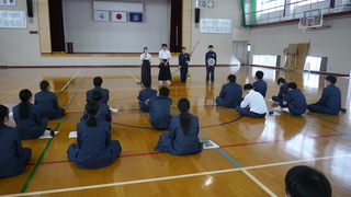 弓道部の紹介の様子