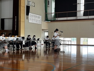 学校への要望事項を発表する様子