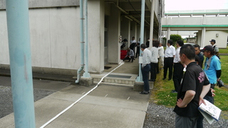 消火栓や設備を使った説明の様子