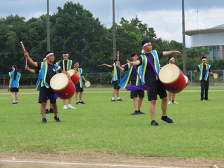 エイサーを真剣に踊る様子