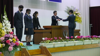 ３ヶ年間皆勤賞受賞の様子