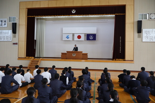 全体朝礼の様子