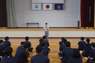 消防署の方からのあいさつの様子