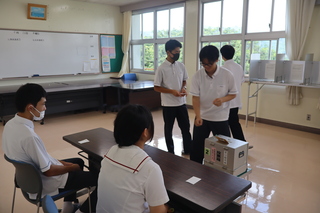 投票の様子