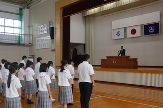 全体朝礼の様子