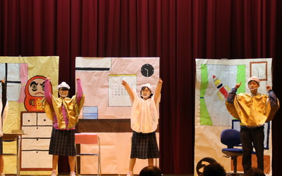 写真３　休校中の自宅での様子や学校の様子を描いた中学部劇「New hope　～今だから　見えるもの～
