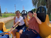 水の上でザブーン