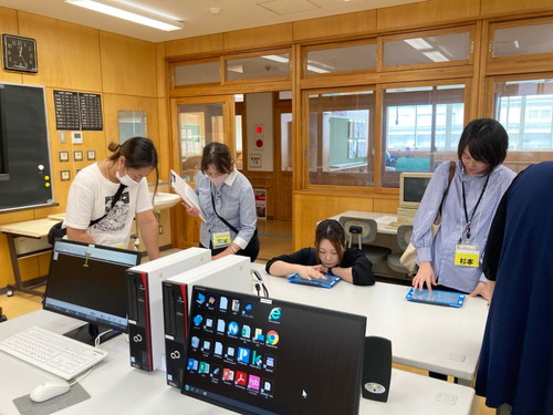 2学校参観［PC室　音声読み上げソフト体験］