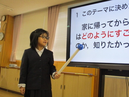 家での過ごし方についてのアンケート集約の発表中