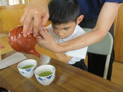 【「いち，にい，にい，いち」交互に淹れるよ】