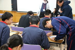 一緒に点字の勉強をしました