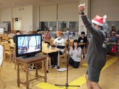 歌とダンスで大盛り上がり！