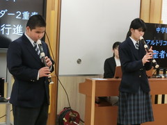 中学生は全員でアルトリコーダーを演奏しました