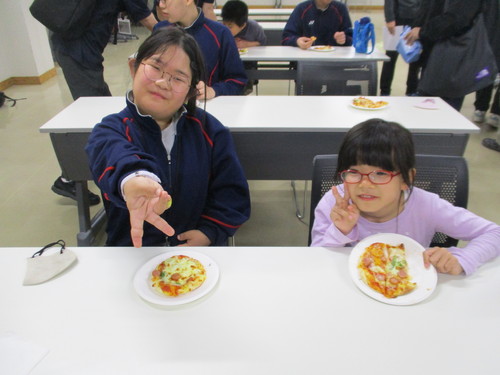 ③焼きたてピザの完成～！