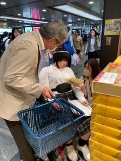 4A242C1F-C209-413A-A64F-40C7D481B45B