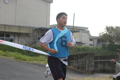 ４