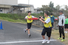 ７