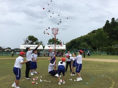 まだ確認中の生徒が写っています