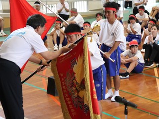 閉会式　優勝旗授与